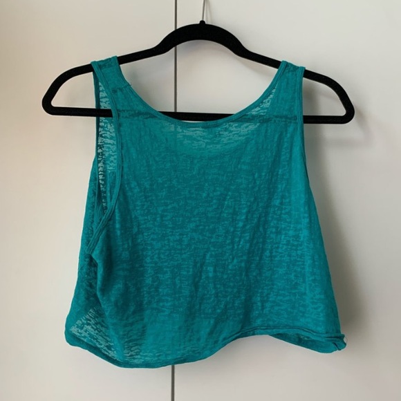 Cropped Tank Top - Picture 2 of 2